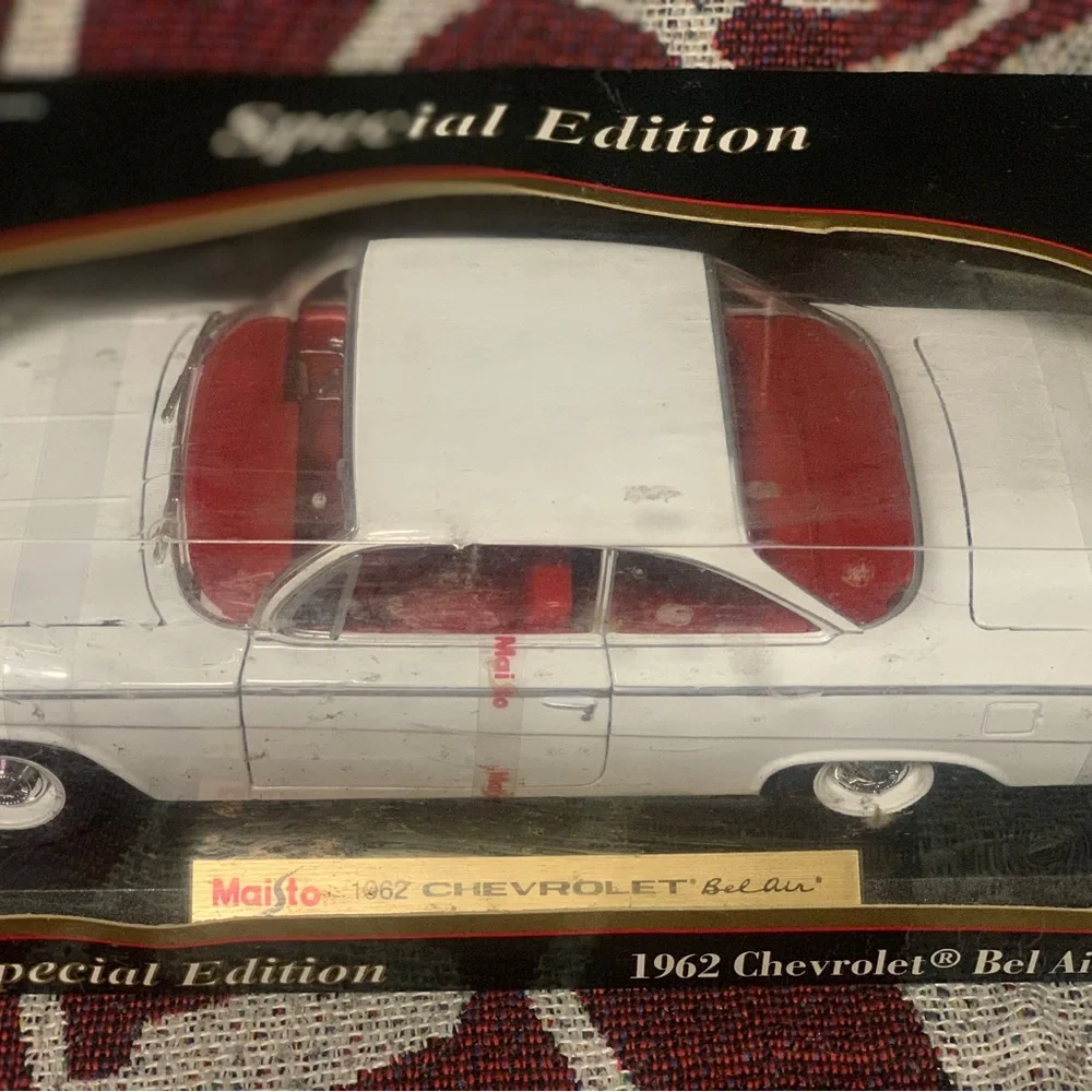 Maisto 1962 Chevrolet Bel Air Model Car - Picture 1 of 4